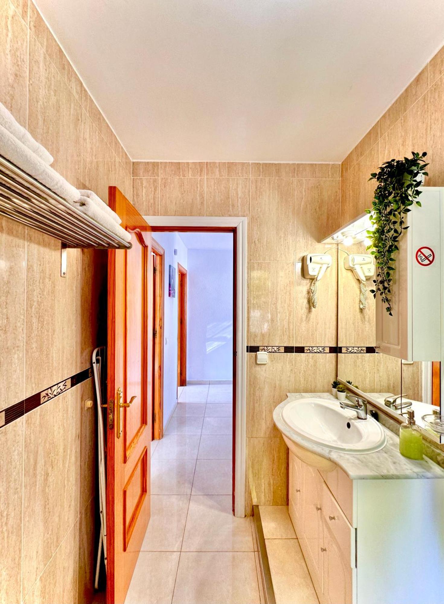 Apartamentos J&K Торремолинос Экстерьер фото