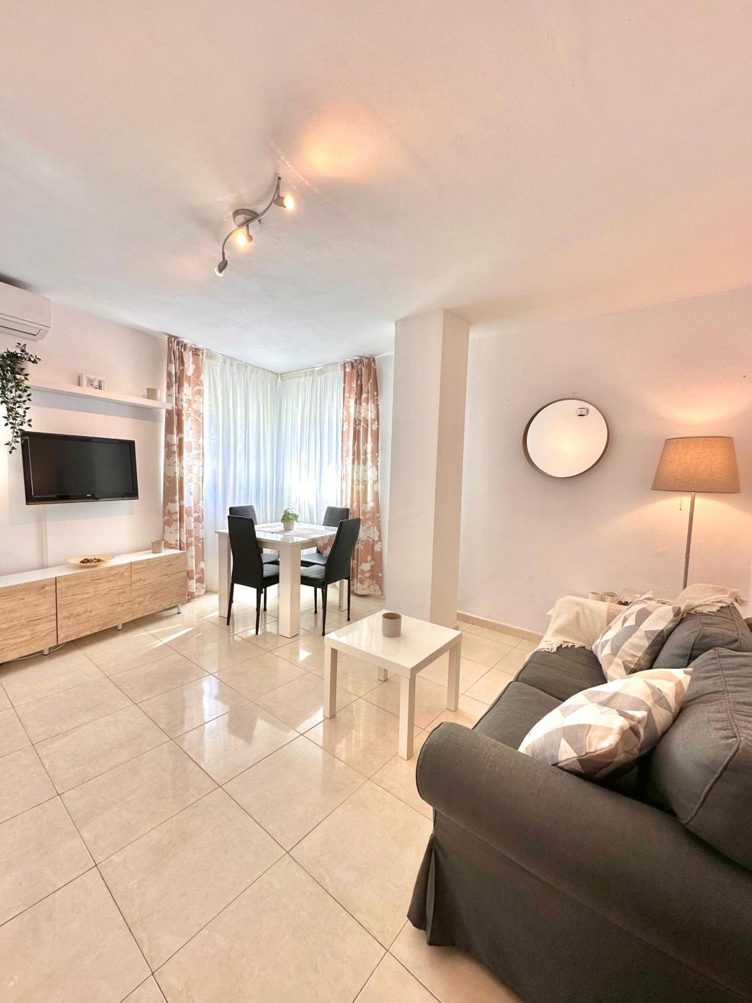 Apartamentos J&K Торремолинос Экстерьер фото
