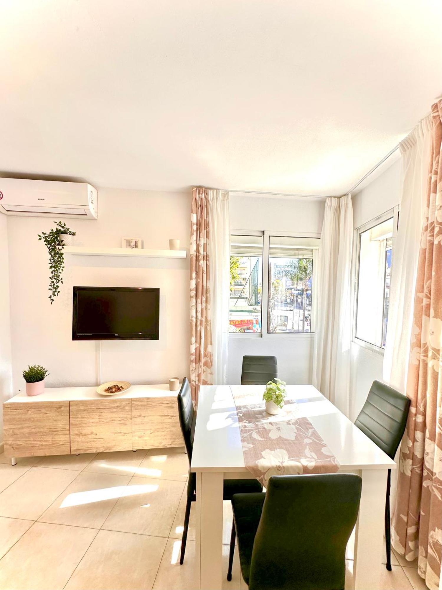 Apartamentos J&K Торремолинос Экстерьер фото