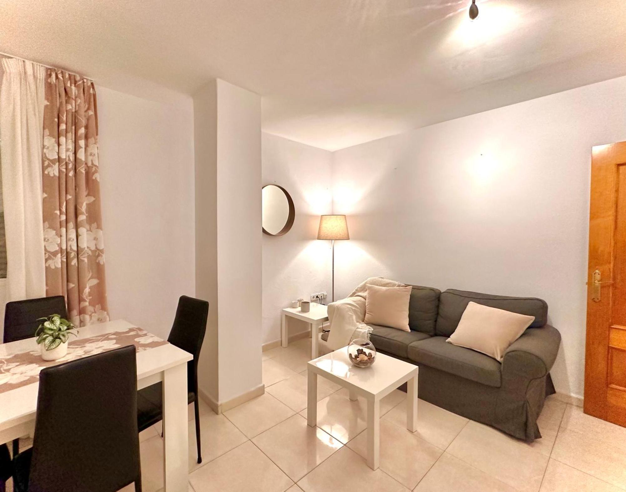Apartamentos J&K Торремолинос Экстерьер фото