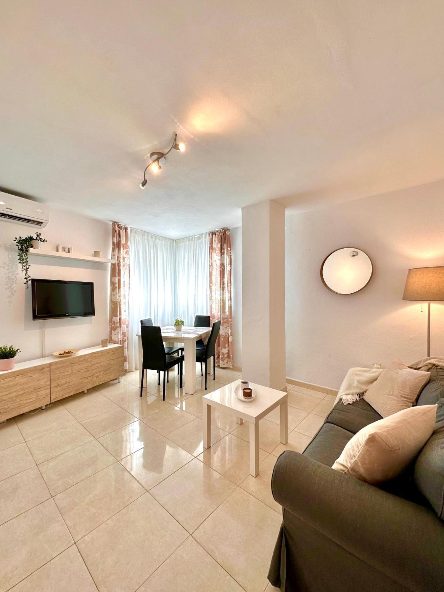 Apartamentos J&K Торремолинос Экстерьер фото