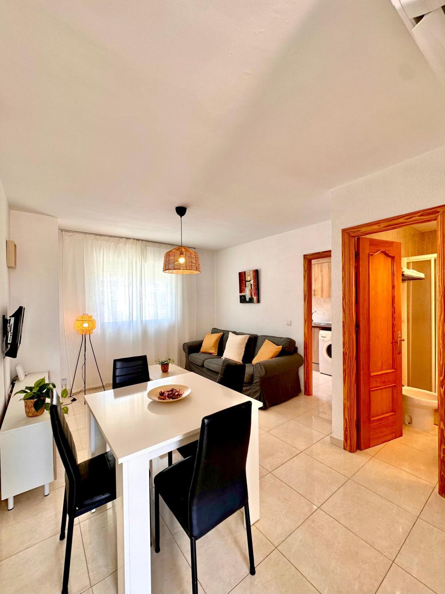 Apartamentos J&K Торремолинос Экстерьер фото